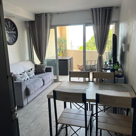 Joli 2 Pieces Aux Pieds Des Plages Cannes Kültér fotó
