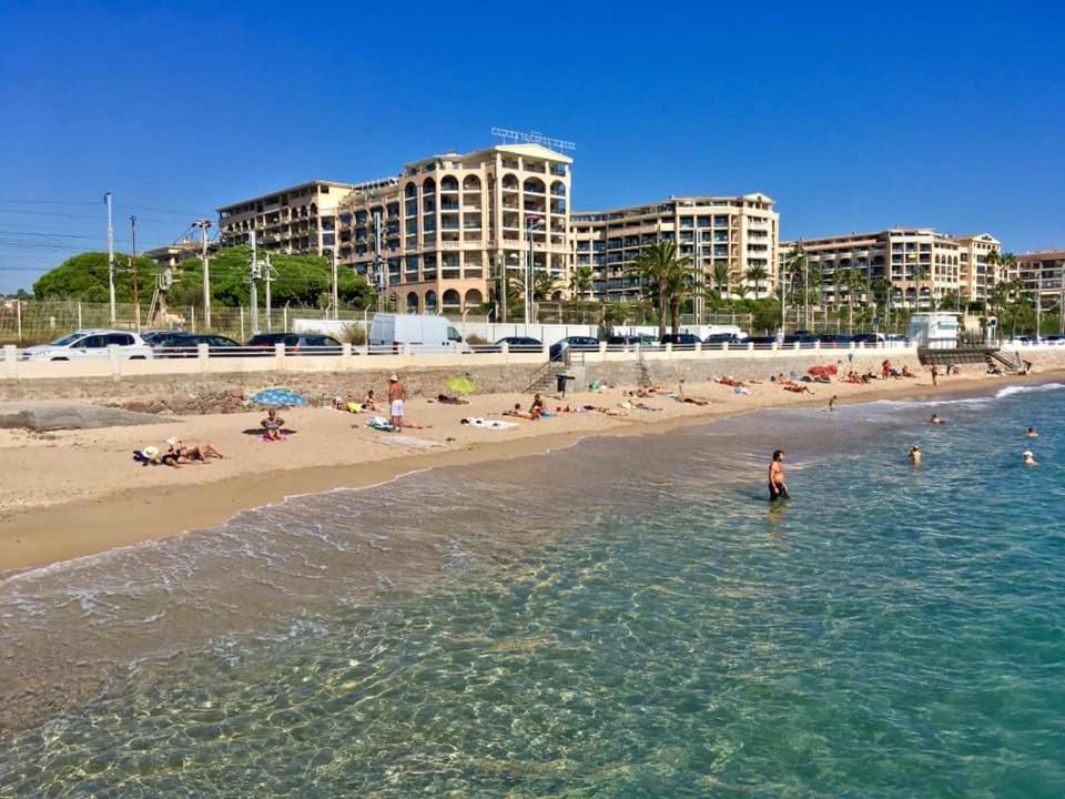 Joli 2 Pieces Aux Pieds Des Plages Cannes Kültér fotó