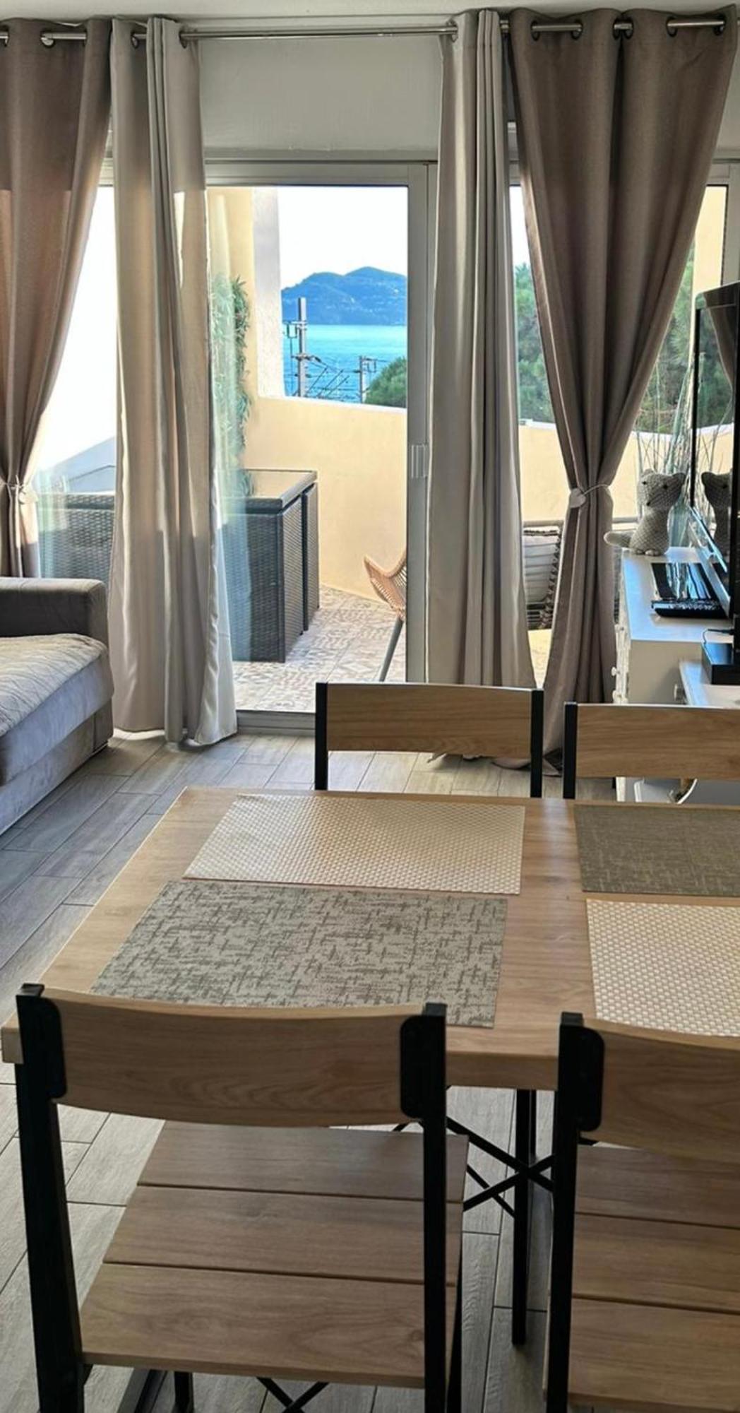Joli 2 Pieces Aux Pieds Des Plages Cannes Kültér fotó