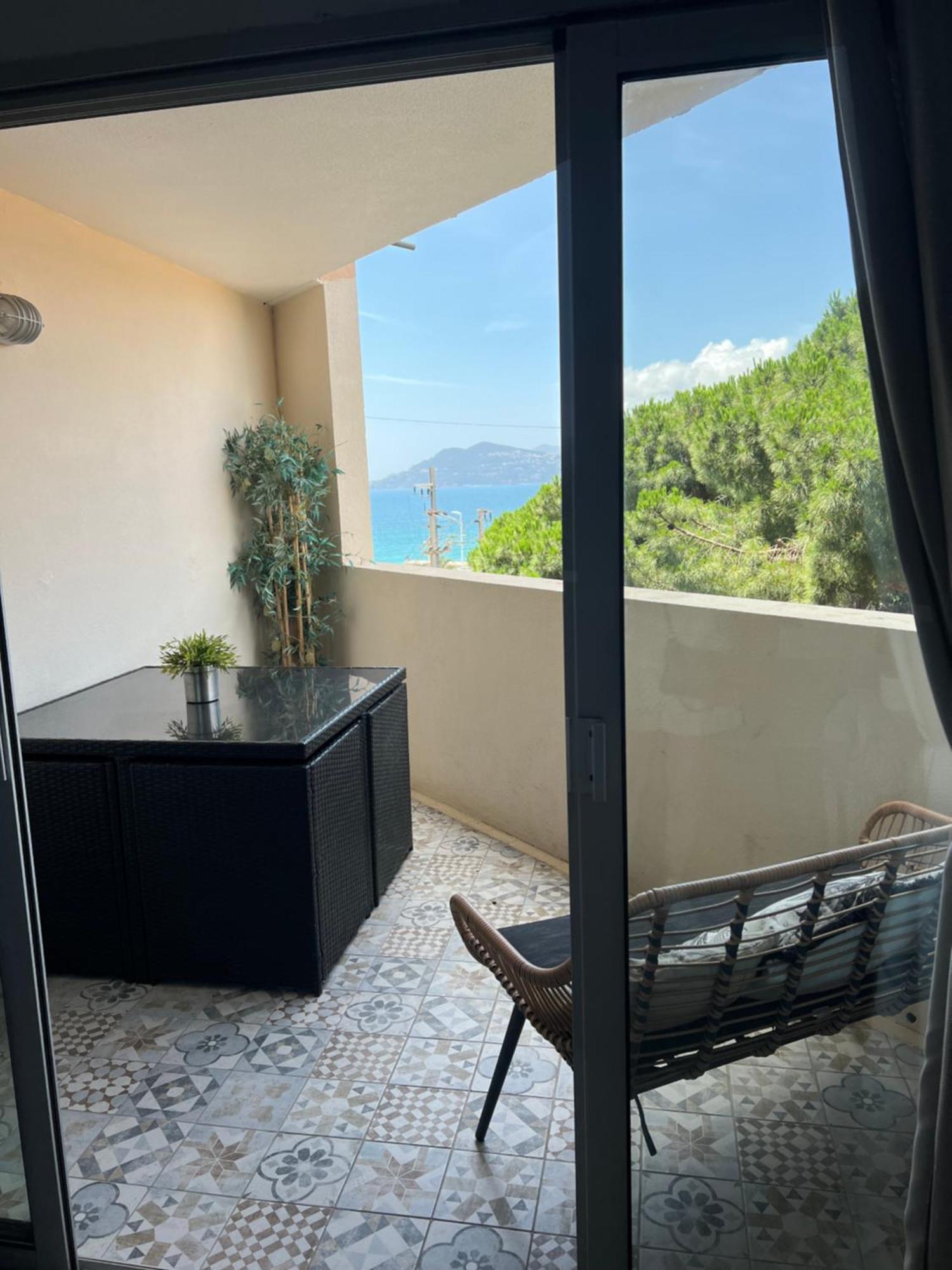Joli 2 Pieces Aux Pieds Des Plages Cannes Kültér fotó