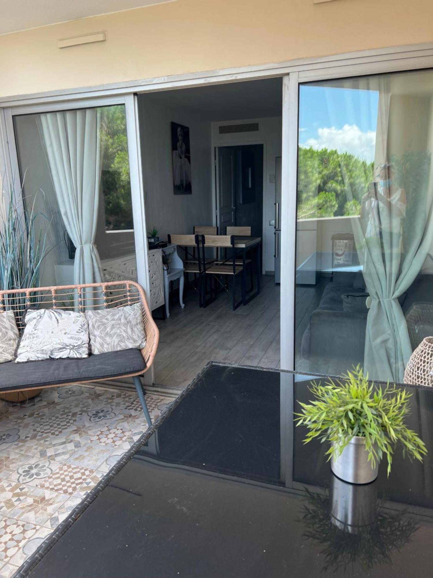 Joli 2 Pieces Aux Pieds Des Plages Cannes Kültér fotó