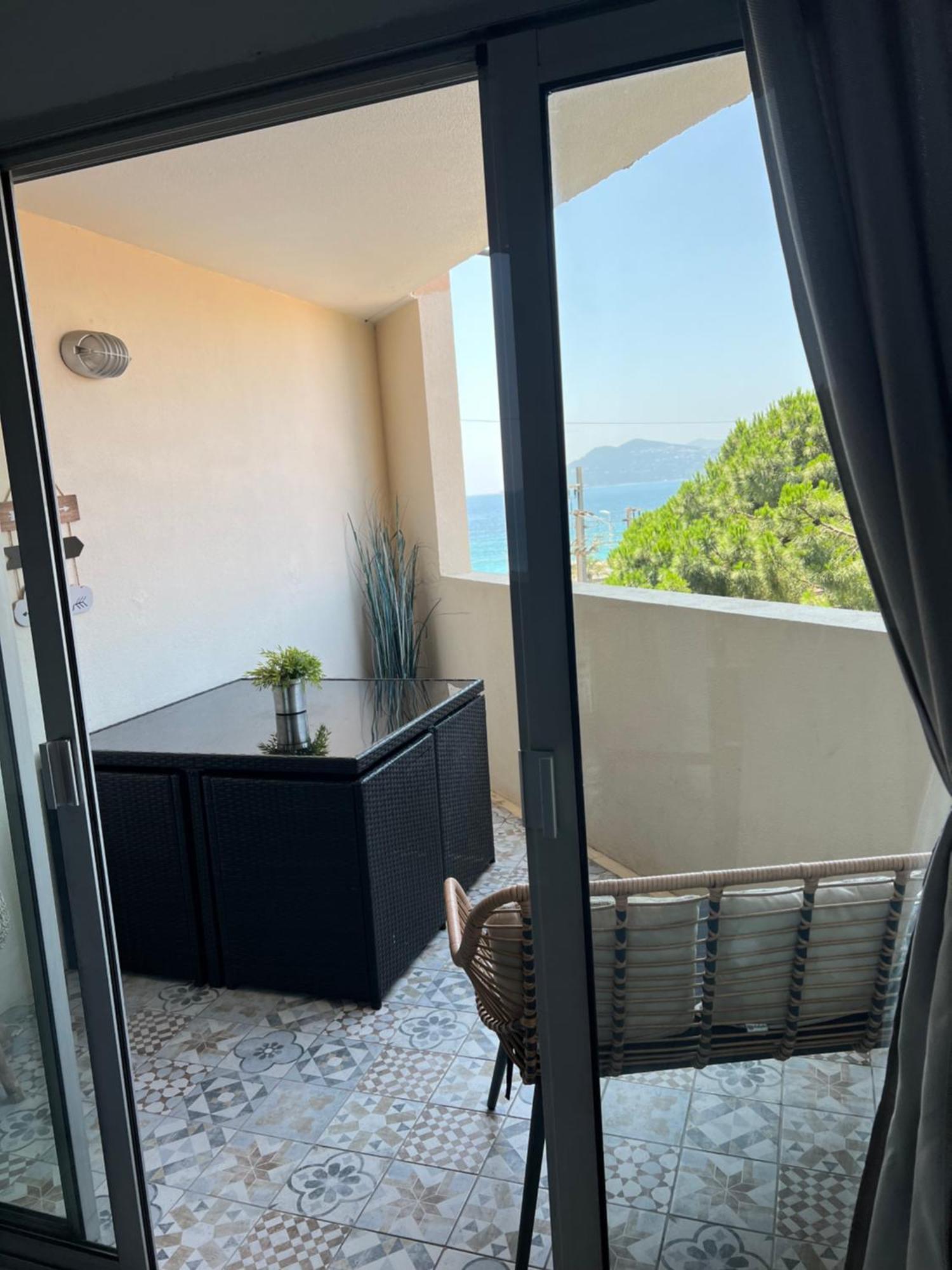 Joli 2 Pieces Aux Pieds Des Plages Cannes Kültér fotó